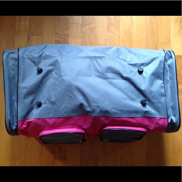 Pink & Gray Gym Bag/Travel Bag/ Duffle Bag 19 X 12 - Picture 5 of 8